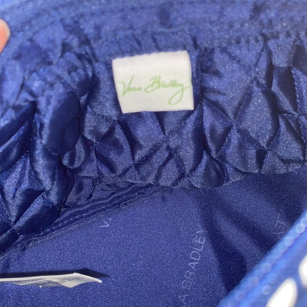 BNWT Vera Bradley Quilted Blue and White Floral Adjustable Crossbody Bag - Picture 6 of 6
